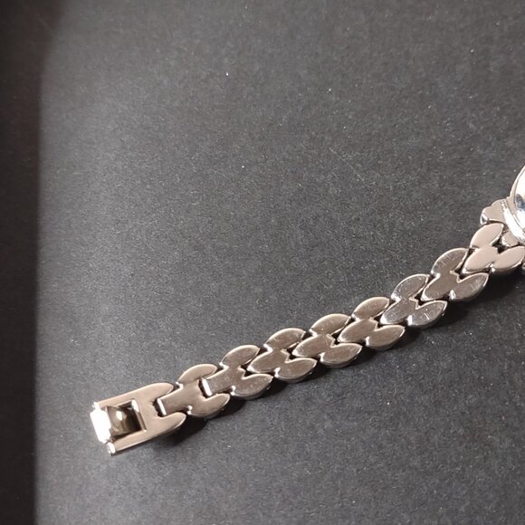 Very Pretty Armitron Now Watch - Picture 8 of 15